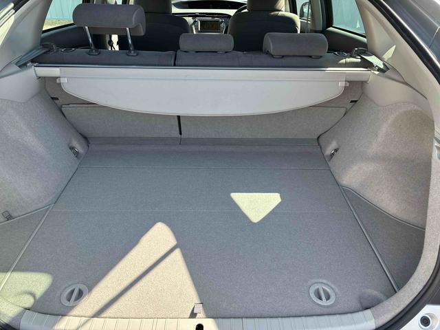 プリウスＳハイブリッド　ナビ　バックカメラ　ＥＴＣ　プッシュボタンスタート　アルミホイール　電動格納ドアミラー　キーレスエントリー　フォグランプ（広島県）の中古車