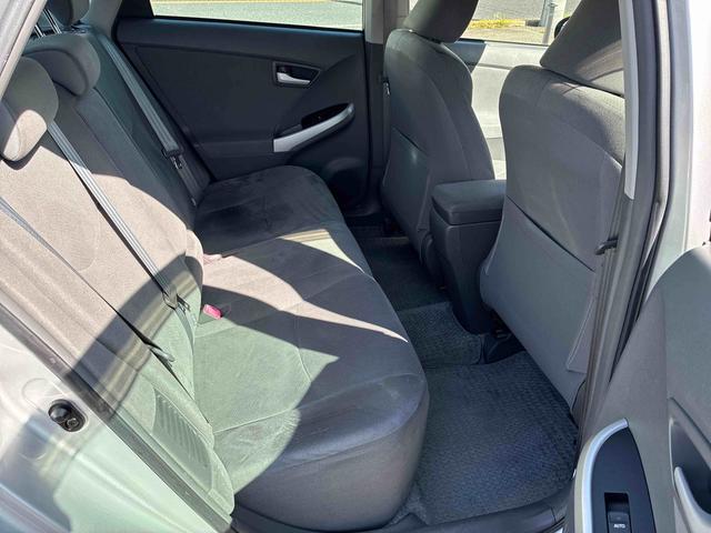 プリウスＳハイブリッド　ナビ　バックカメラ　ＥＴＣ　プッシュボタンスタート　アルミホイール　電動格納ドアミラー　キーレスエントリー　フォグランプ（広島県）の中古車