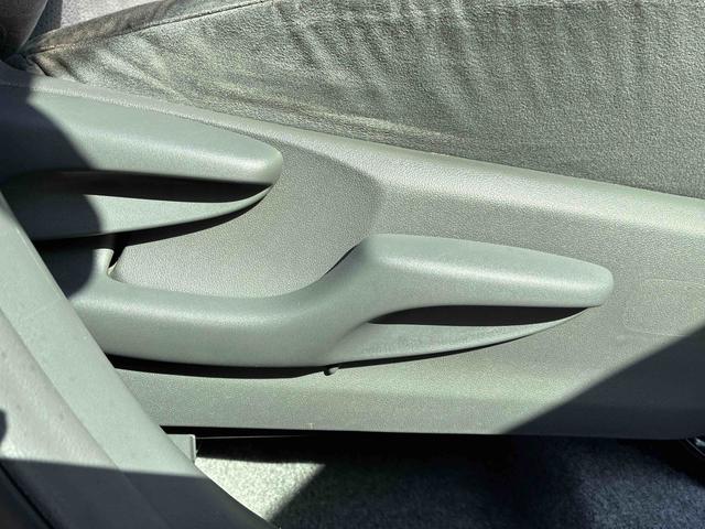 プリウスＳハイブリッド　ナビ　バックカメラ　ＥＴＣ　プッシュボタンスタート　アルミホイール　電動格納ドアミラー　キーレスエントリー　フォグランプ（広島県）の中古車