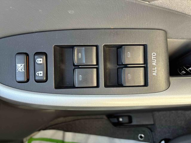 プリウスＳハイブリッド　ナビ　バックカメラ　ＥＴＣ　プッシュボタンスタート　アルミホイール　電動格納ドアミラー　キーレスエントリー　フォグランプ（広島県）の中古車