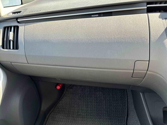 プリウスＳハイブリッド　ナビ　バックカメラ　ＥＴＣ　プッシュボタンスタート　アルミホイール　電動格納ドアミラー　キーレスエントリー　フォグランプ（広島県）の中古車