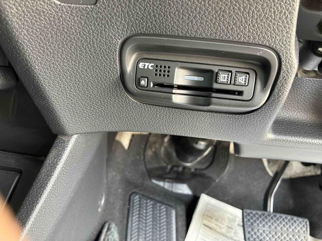 ヴェゼルハイブリッドＺ・ホンダセンシングオートエアコン　電動格納ドアミラー　ナビ　バックカメラ　ＥＴＣ　ＬＥＤヘッドライト　フォグランプ　プッシュボタンスタート　電子パーキング　クルーズコントロール　衝突被害軽減システム　アルミホイール（広島県）の中古車