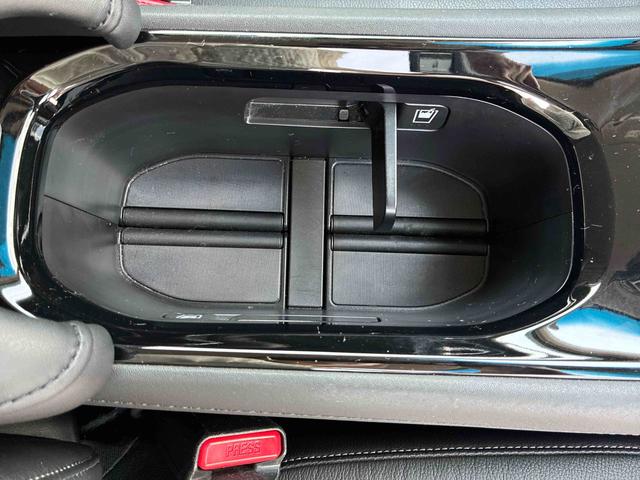 ヴェゼルハイブリッドＺ・ホンダセンシングオートエアコン　電動格納ドアミラー　ナビ　バックカメラ　ＥＴＣ　ＬＥＤヘッドライト　フォグランプ　プッシュボタンスタート　電子パーキング　クルーズコントロール　衝突被害軽減システム　アルミホイール（広島県）の中古車