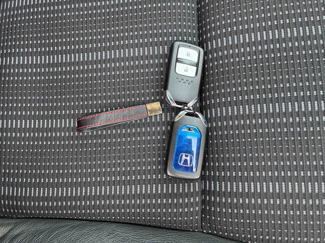 ヴェゼルハイブリッドＺ・ホンダセンシングオートエアコン　電動格納ドアミラー　ナビ　バックカメラ　ＥＴＣ　ＬＥＤヘッドライト　フォグランプ　プッシュボタンスタート　電子パーキング　クルーズコントロール　衝突被害軽減システム　アルミホイール（広島県）の中古車
