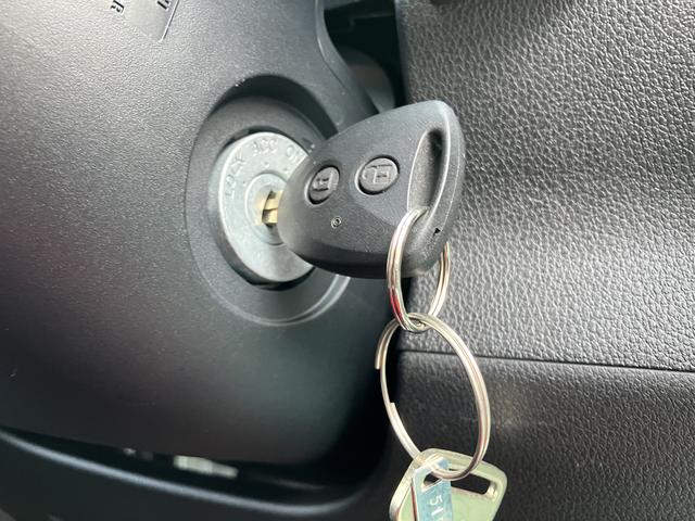 ハイゼットカーゴＤＸ運転席エアバッグ　ＡＢＳ　アイドリングストップ車　盗難防止システム　安全ボディ　両側スライドドア　デュアルエアバッグ　オートライト　オートマチックハイビーム　レーダーブレーキサポート　車線逸脱（山口県）の中古車