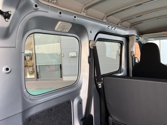 ハイゼットカーゴＤＸ運転席エアバッグ　ＡＢＳ　アイドリングストップ車　盗難防止システム　安全ボディ　両側スライドドア　デュアルエアバッグ　オートライト　オートマチックハイビーム　レーダーブレーキサポート　車線逸脱（山口県）の中古車