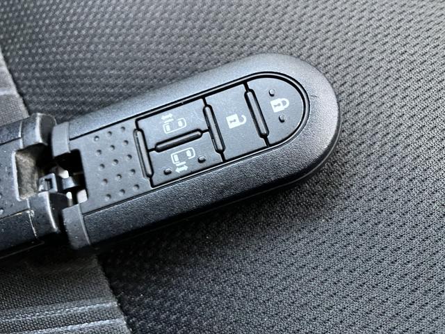 トールカスタムＧ　リミテッド　ＳＡIIIナビＴＶ　ＡＢＳ　スマートキー　エアバッグ　キーレス　アルミホイール　記録簿（山口県）の中古車