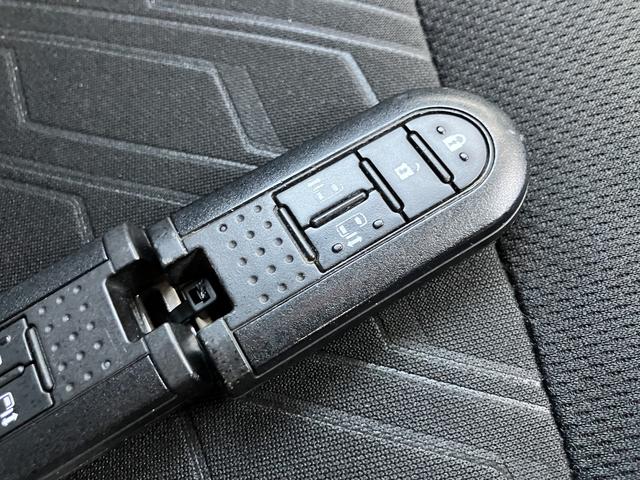 トールカスタムＧ　リミテッド　ＳＡIIIナビＴＶ　ＡＢＳ　スマートキー　エアバッグ　キーレス　アルミホイール　記録簿（山口県）の中古車