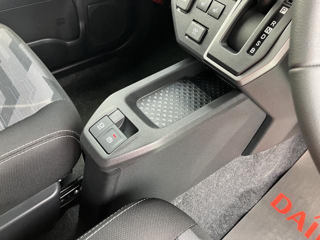 タフトＧ　ダーククロムベンチャーＡＷ　サンル−フ　スマートキー＆プッシュスタート　キーフリーシステム　ＡＢＳ　エアバック（山口県）の中古車