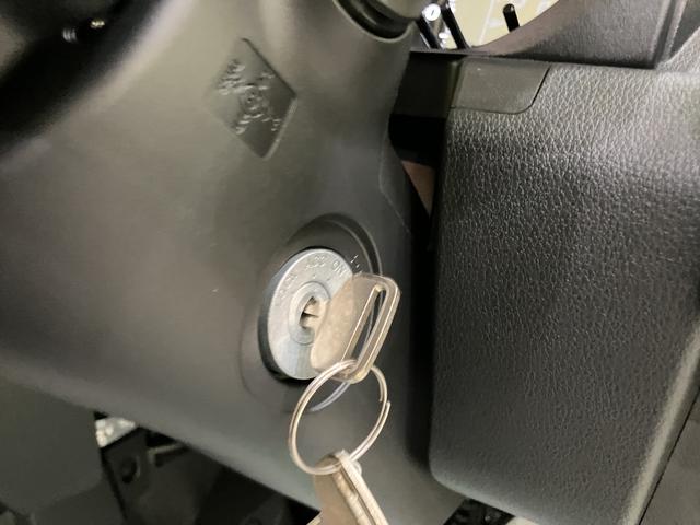 ハイゼットトラックスタンダードラジオ　追突被害軽減ブレーキ　パワステ　エアコン　４ＷＤ　レーンキープ　オートライト　ＡＢＳ　ＳＲＳ（山口県）の中古車