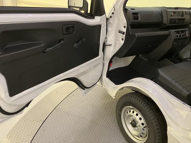 ハイゼットトラックスタンダードラジオ　追突被害軽減ブレーキ　パワステ　エアコン　４ＷＤ　レーンキープ　オートライト　ＡＢＳ　ＳＲＳ（山口県）の中古車