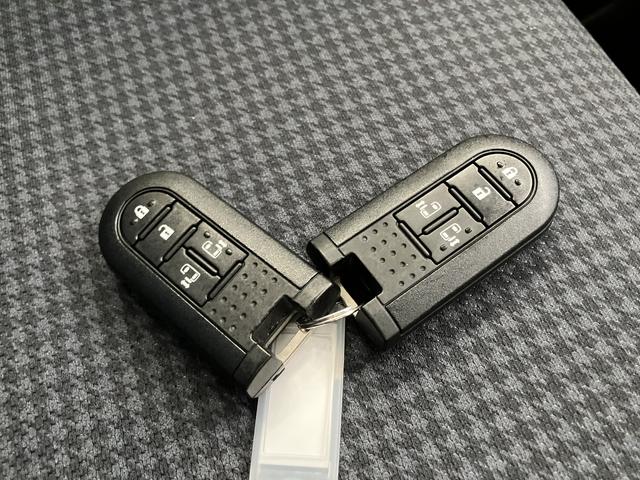 ムーヴキャンバスＧホワイトアクセントリミテッド　ＳＡIII電動格納ドアミラー　パノラミックビューモニター　ＳＤ　記録簿　エアバック　スマートキープッシュスタート　レーンアシスト　ドライブレコーダー　ナビ　ＡＢＳ　オートハイビーム　ＥＴＣ（山口県）の中古車