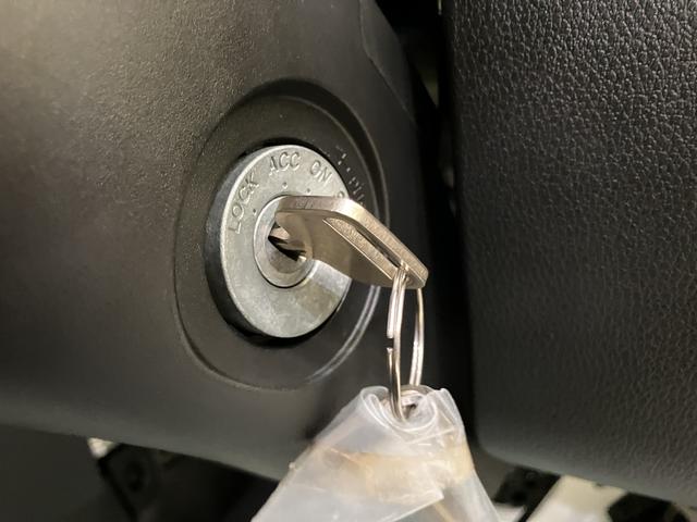 ハイゼットトラックスタンダード衝突軽減Ｂ　車線逸脱警告　パワステ　切替式４ＷＤ　エアコン　エアバック　Ａストップ　ＡＢＳ　ラジオ　作業灯　エアコン（山口県）の中古車