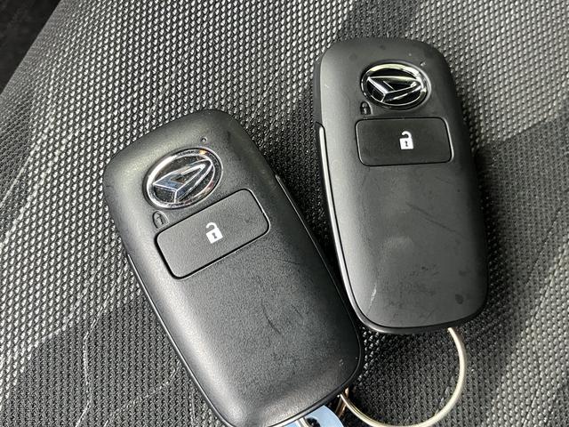 タフトＧ　ダーククロムベンチャー　シートヒーター　バックカメラガラスルーフ　衝突安全ボディ　シートヒーター付き　盗難防止システム　キーフリー　オートライト　誤発進抑制装置　ＬＥＤライト　レーンキープアシスト　リアカメラ　記録簿　アルミ　コーナーソナー　禁煙車（山口県）の中古車