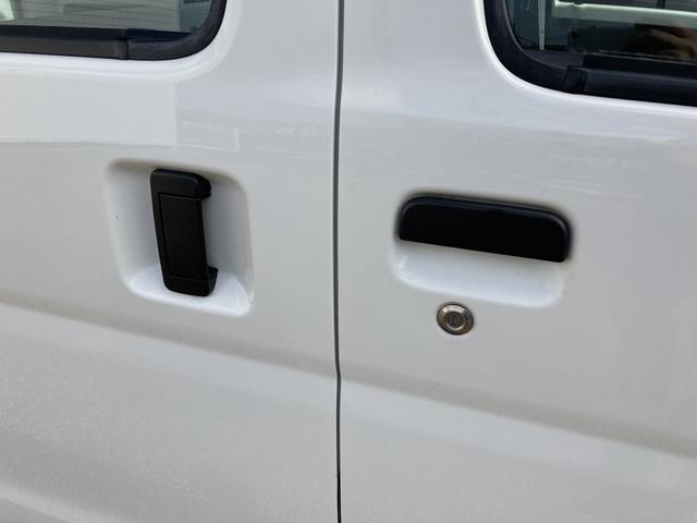 ハイゼットカーゴスペシャルインパネ５速マニュアルミッション車　運転席エアバッグ　助手席エアバッグ　両スライドドア　エアコン　パワステ　カーナビゲーション（鹿児島県）の中古車