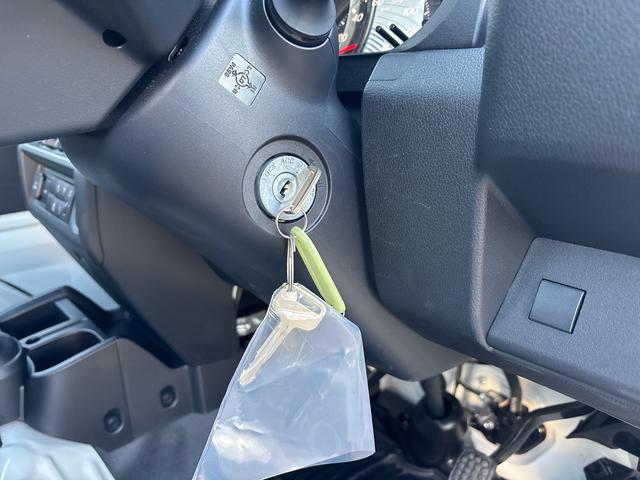 ハイゼットトラックスタンダード5MT車 切替式4WD 誤発進抑制機能 車線逸脱警報 パワステ エアバッグ オートマチックハイビーム ABS エアコン付き(鹿児島県)の中古車