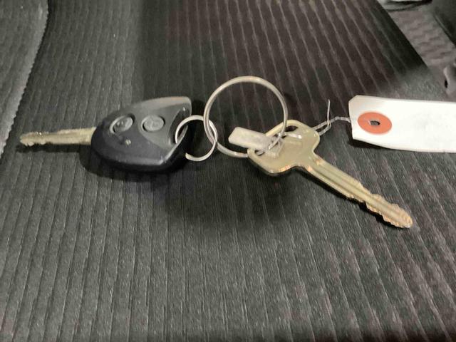 ハイゼットカーゴＤＸインパネシフト　リモコンキー　車線逸脱　衝突被害軽減システム　両側スライドドア　デュアルエアバッグ　オートマチックハイビーム　レーダーブレーキサポート　ＡＢＳ（鹿児島県）の中古車