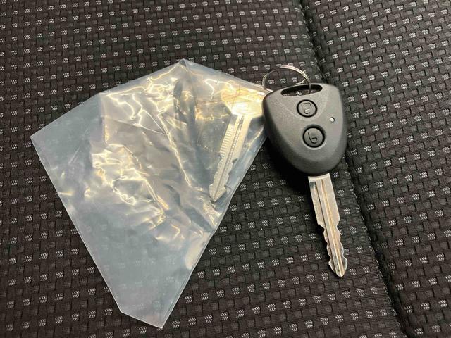 ハイゼットカーゴクルーズＳＡIIIスマートアシスト搭載　後席両側スライドドア　バックカメラ付き　オートエアコン　オートライト　キーフリー　アイドリングストップ　ＡＢＳ（熊本県）の中古車