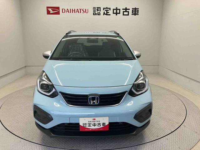 フィットｅ：ＨＥＶクロスターバックカメラ付き　オートエアコン　オートライト　キーフリー（熊本県）の中古車