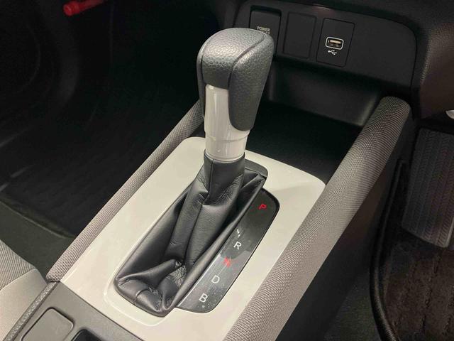 フィットｅ：ＨＥＶクロスターバックカメラ付き　オートエアコン　オートライト　キーフリー（熊本県）の中古車