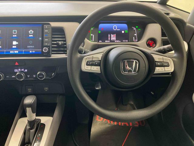 フィットｅ：ＨＥＶクロスターバックカメラ付き　オートエアコン　オートライト　キーフリー（熊本県）の中古車