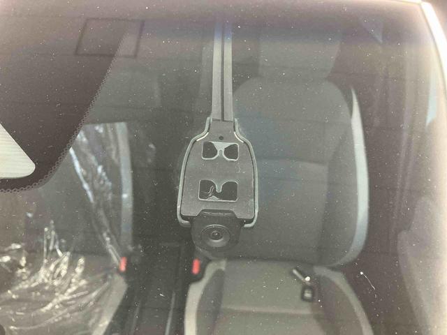 フィットｅ：ＨＥＶクロスターバックカメラ付き　オートエアコン　オートライト　キーフリー（熊本県）の中古車