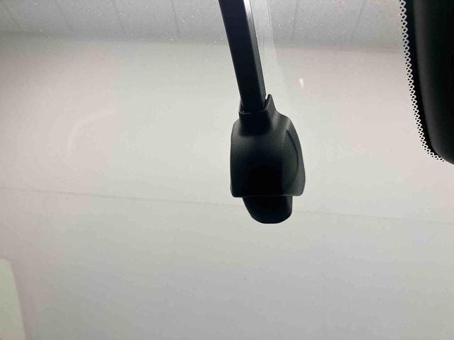 フィットｅ：ＨＥＶクロスターバックカメラ付き　オートエアコン　オートライト　キーフリー（熊本県）の中古車