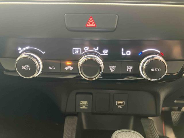 フィットｅ：ＨＥＶクロスターバックカメラ付き　オートエアコン　オートライト　キーフリー（熊本県）の中古車