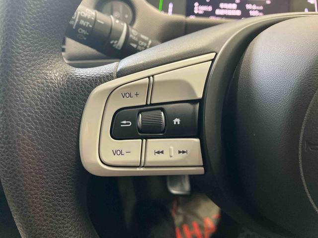 フィットｅ：ＨＥＶクロスターバックカメラ付き　オートエアコン　オートライト　キーフリー（熊本県）の中古車