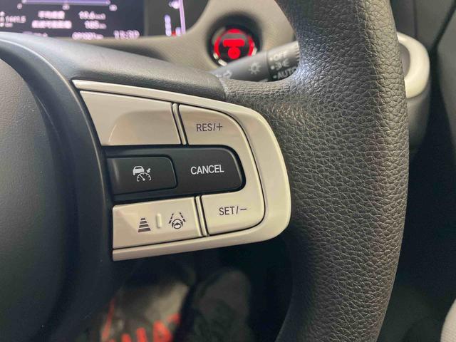 フィットｅ：ＨＥＶクロスターバックカメラ付き　オートエアコン　オートライト　キーフリー（熊本県）の中古車