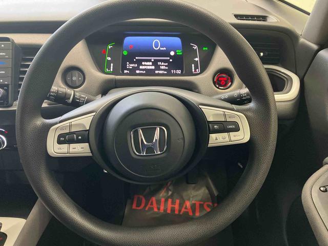 フィットｅ：ＨＥＶクロスターバックカメラ付き　オートエアコン　オートライト　キーフリー（熊本県）の中古車