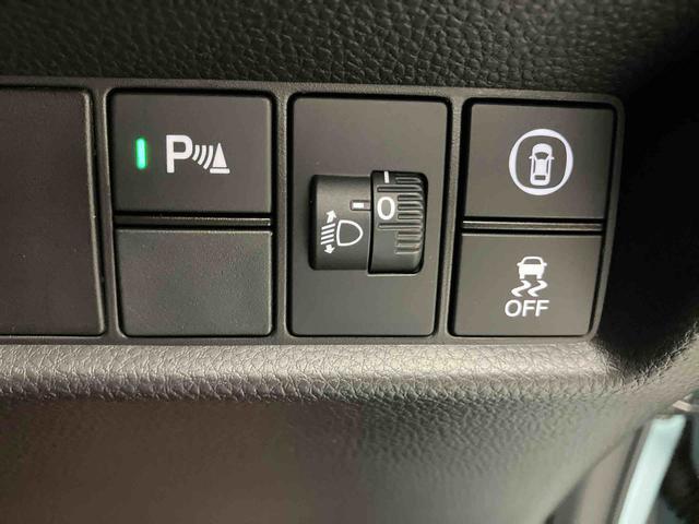 フィットｅ：ＨＥＶクロスターバックカメラ付き　オートエアコン　オートライト　キーフリー（熊本県）の中古車