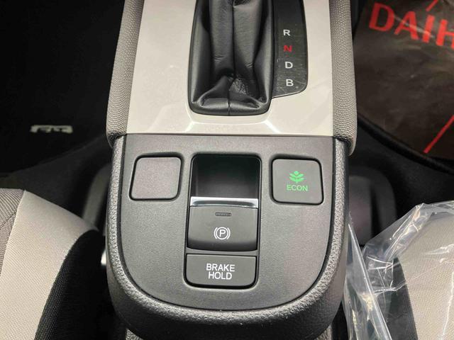 フィットｅ：ＨＥＶクロスターバックカメラ付き　オートエアコン　オートライト　キーフリー（熊本県）の中古車