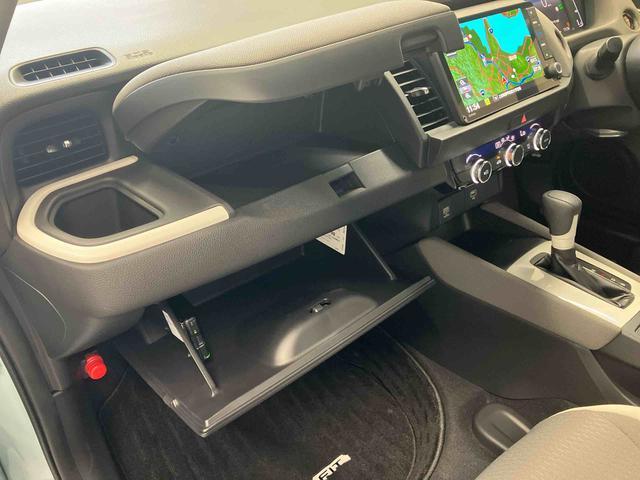 フィットｅ：ＨＥＶクロスターバックカメラ付き　オートエアコン　オートライト　キーフリー（熊本県）の中古車