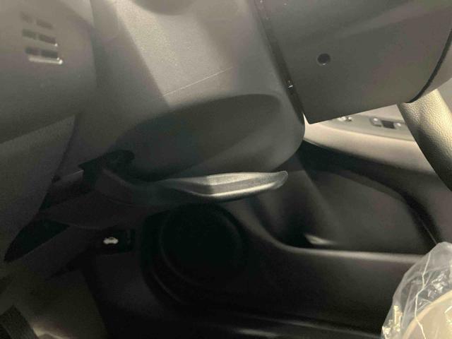 フィットｅ：ＨＥＶクロスターバックカメラ付き　オートエアコン　オートライト　キーフリー（熊本県）の中古車