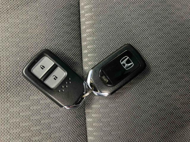 フィットｅ：ＨＥＶクロスターバックカメラ付き　オートエアコン　オートライト　キーフリー（熊本県）の中古車