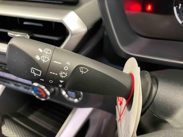 ロッキープレミアムスマートアシスト搭載 バックカメラ付き オートエアコン オートライト キーフリー アイドリングストップ ABS 電動ドアミラー(熊本県)の中古車