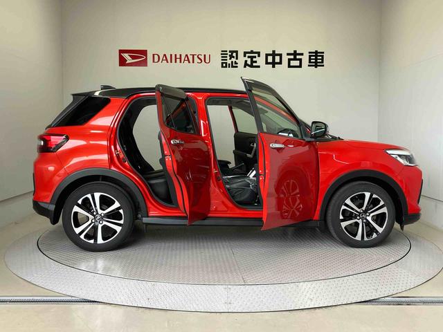 ロッキープレミアムスマートアシスト搭載 バックカメラ付き オートエアコン オートライト キーフリー アイドリングストップ ABS 電動ドアミラー(熊本県)の中古車