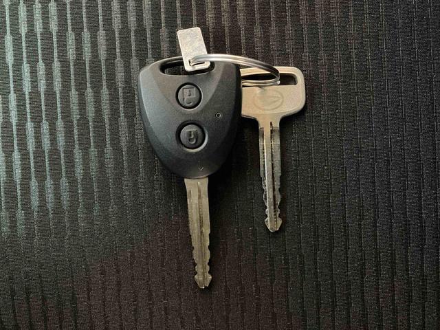 ハイゼットカーゴＤＸスマートアシスト搭載　後席両側スライドドア　オートライト　キーレスエントリー（熊本県）の中古車