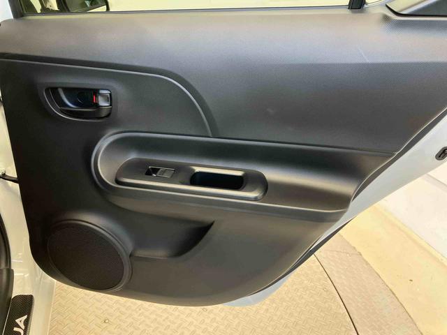 アクアSスタイルブラックバックカメラ付き オートエアコン オートライト キーフリー ABS 電動ドアミラー(熊本県)の中古車