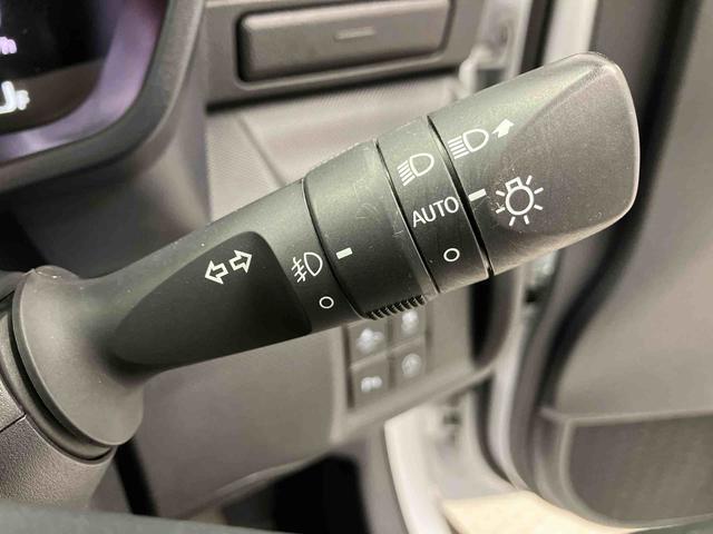 ロッキープレミアムＧスマートアシスト搭載　バックカメラ付き　オートエアコン　オートライト　キーフリー　アイドリングストップ　ＡＢＳ　電動ドアミラー（熊本県）の中古車