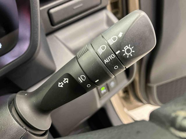 ロッキープレミアムスマートアシスト搭載　バックカメラ付き　オートエアコン　オートライト　キーフリー　アイドリングストップ　ＡＢＳ　電動ドアミラー（熊本県）の中古車