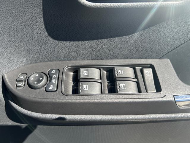 タントカスタムＸインパネシフト　プッシュスタートスイッチ　電動パーキングブレーキ　電子カードキー　シートヒーター　衝突被害軽減装置　車線逸脱警報　オートＬＥＤ　アルミホイール　ＡＢＳ付（鹿児島県）の中古車