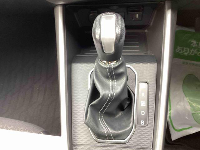 ロッキープレミアムＧ　ＨＥＶプッシュスタートスイッチ　電子カードキー　ディスプレイオーディオ　衝突被害軽減システム　レーンキープアシスト　アルミホイール　ＡＢＳ（鹿児島県）の中古車