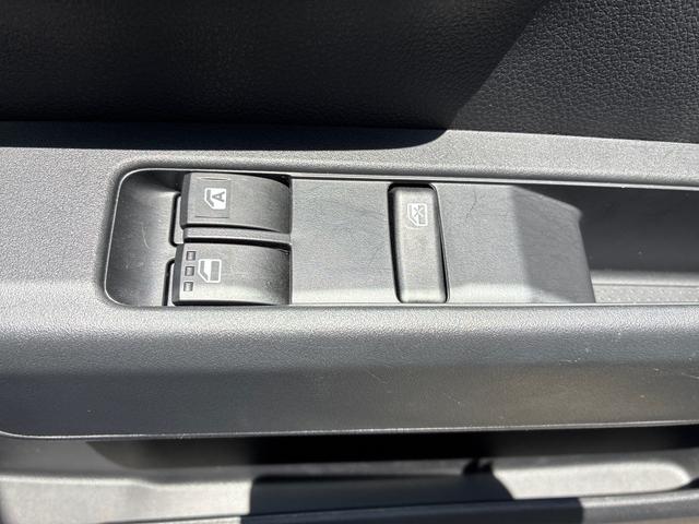ハイゼットカーゴDXインパネシフト 衝突回避支援ブレーキ 運転席助手席エアバック レーンアシスト オートマチックハイビーム ABS 両側手動スライドドア(鹿児島県)の中古車