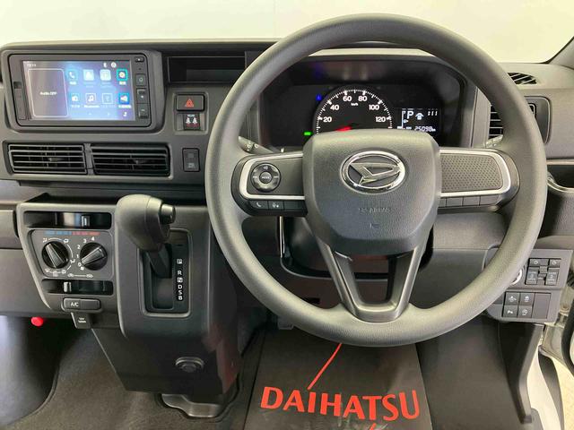 ハイゼットカーゴデッキバンＧスマートアシスト搭載　バックカメラ付き　後席両側電動スライドドア　オートエアコン　オートライト　キーフリー　アイドリングストップ　ＡＢＳ（熊本県）の中古車