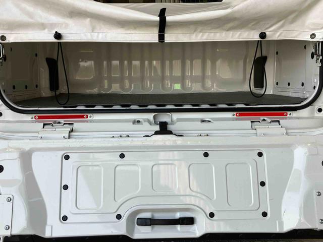 ハイゼットカーゴデッキバンＧスマートアシスト搭載　バックカメラ付き　後席両側電動スライドドア　オートエアコン　オートライト　キーフリー　アイドリングストップ　ＡＢＳ（熊本県）の中古車