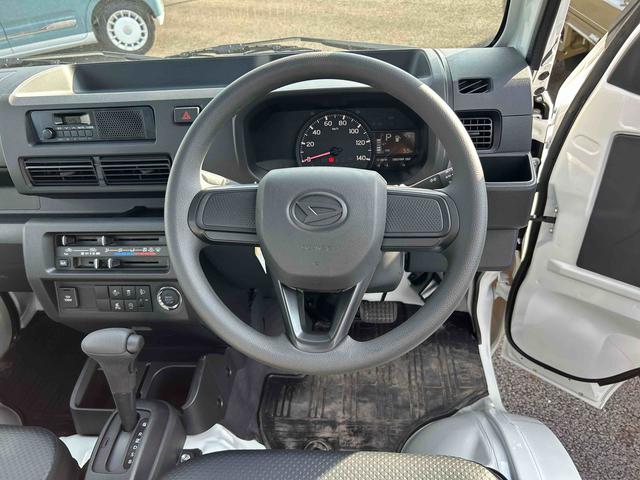 ハイゼットトラックスタンダードフロアＣＶＴ　２ＷＤ　プッシュスタートスイッチ　電子カードキー　オートライト　ＡＢＳ　レーンキープアシスト　衝突回避支援ブレーキ機能　アイドリングＳ　電格ミラー　パワーウインドウ　エアコン　パワステ（鹿児島県）の中古車