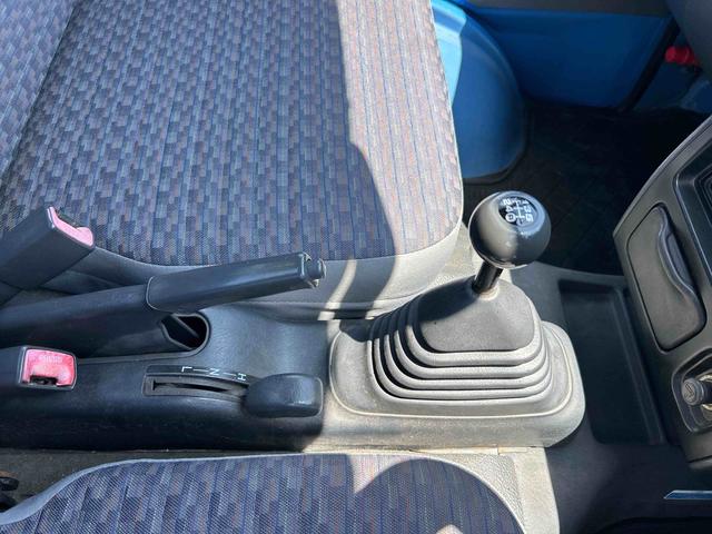ハイゼットトラックＤＸ５ＭＴ車　ハイロー切り替え４ＷＤ車　エアコン　パワステ　荷台マット　ラジオ（鹿児島県）の中古車
