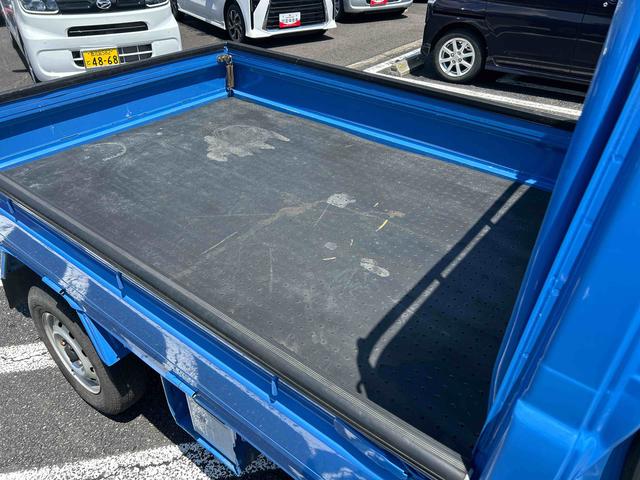 ハイゼットトラックＤＸ５ＭＴ車　ハイロー切り替え４ＷＤ車　エアコン　パワステ　荷台マット　ラジオ（鹿児島県）の中古車